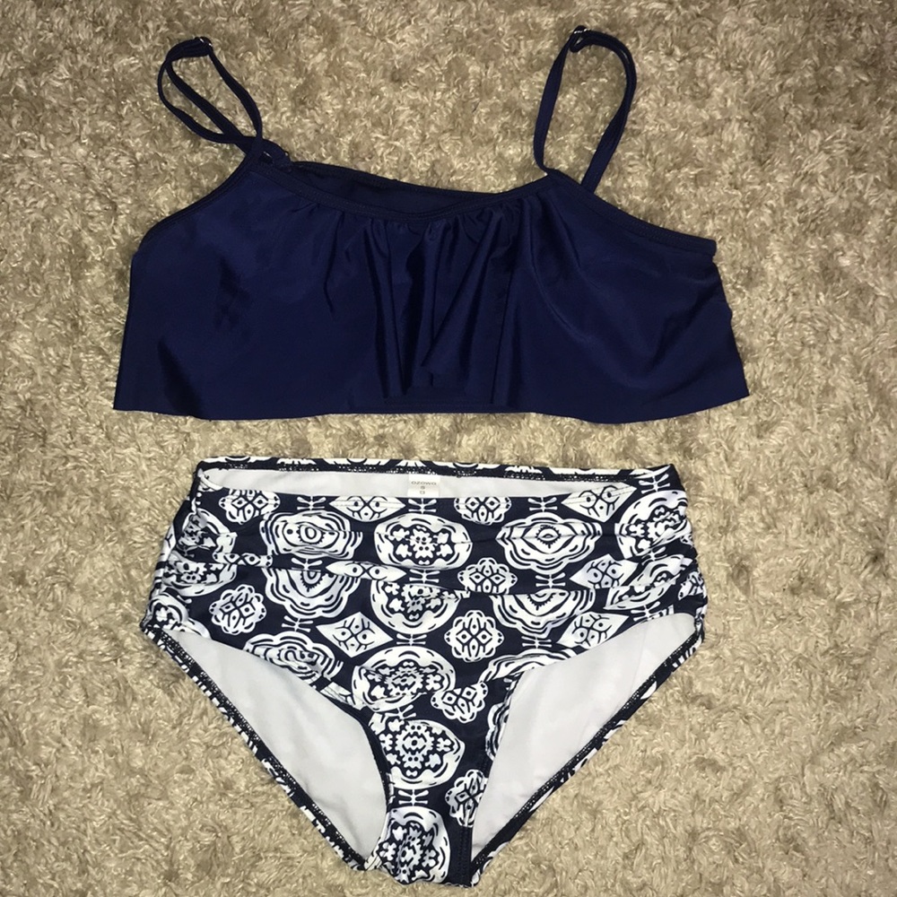 NWOT Ruffled bikini top and high waist bottoms